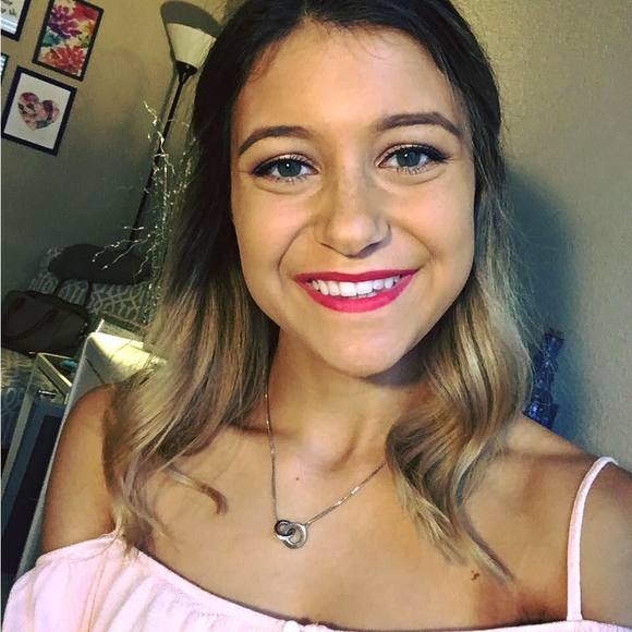 Meet your Posher, Brittany - Picture 1 of 1